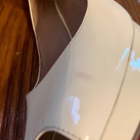 Vince Camuto Ashlynn Cream Peep Toe Pump… - Picture 7 of 8